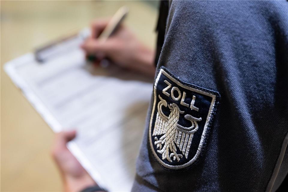 Tausende Verfahren leitete der Zoll im Bereich des Hauptzollamts Gießen 2025 ein. (Symbolbild)Hendrik Schmidt/dpa