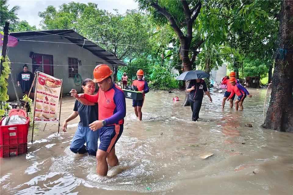 Tausende haben in Notunterkünften Schutz gesucht.Uncredited/Philippine Coast Guard/AP/dpa