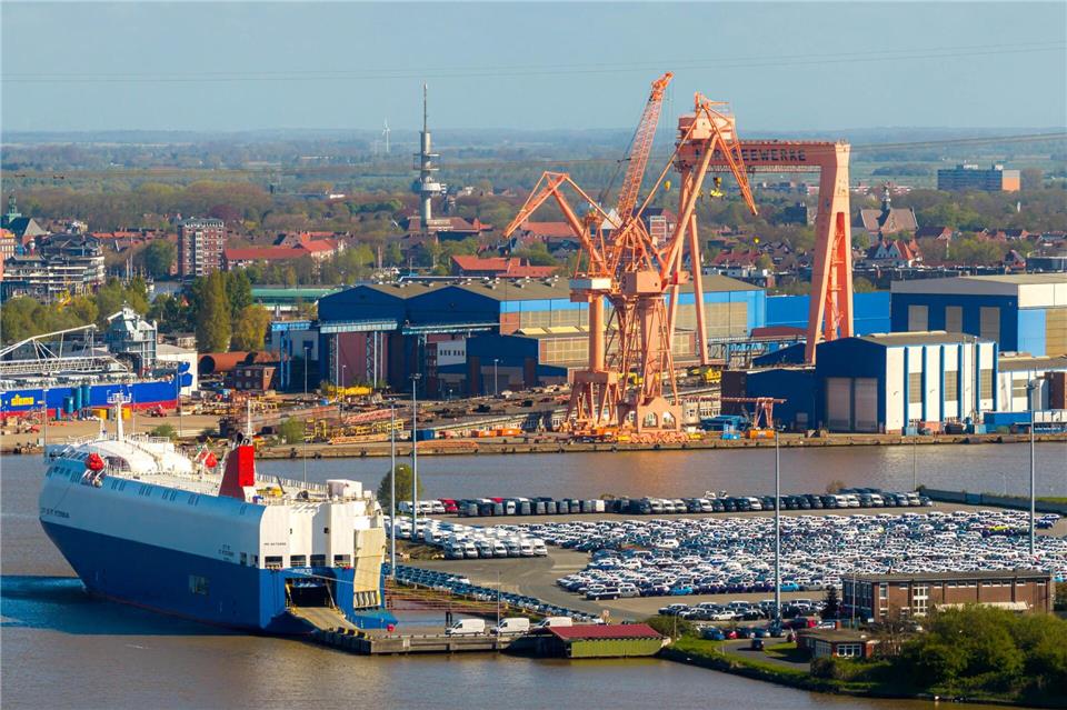 Tausende neue Jobs könnten nach Angaben der IG-Metall in der maritimen Industrie in den nächsten Jahren entstehen. Sina Schuldt/dpa