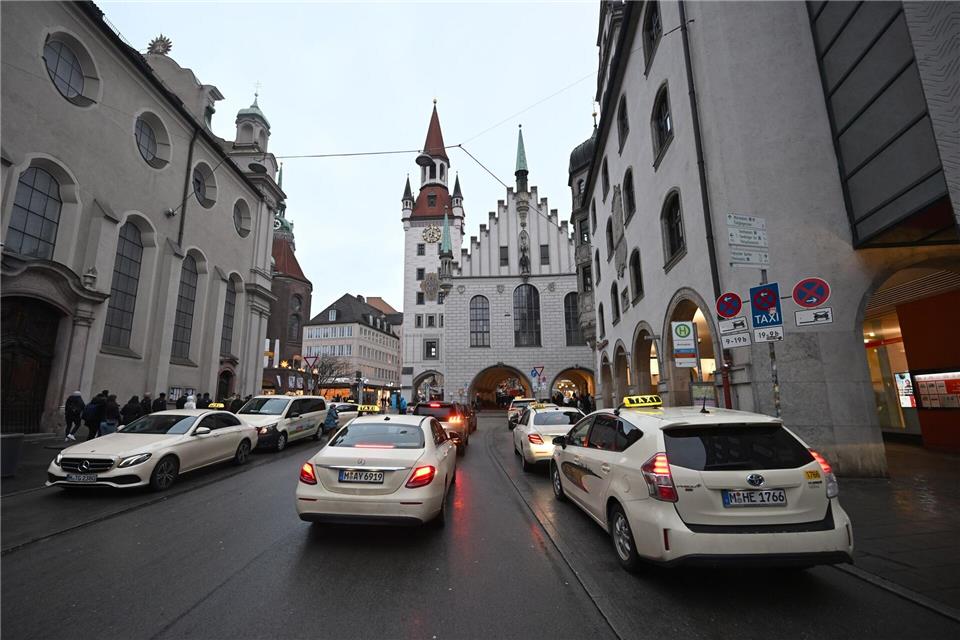 Taxifahrer hatten gegen Uber und Co. mobil gemacht. (Archivbild)Felix Hörhager/dpa