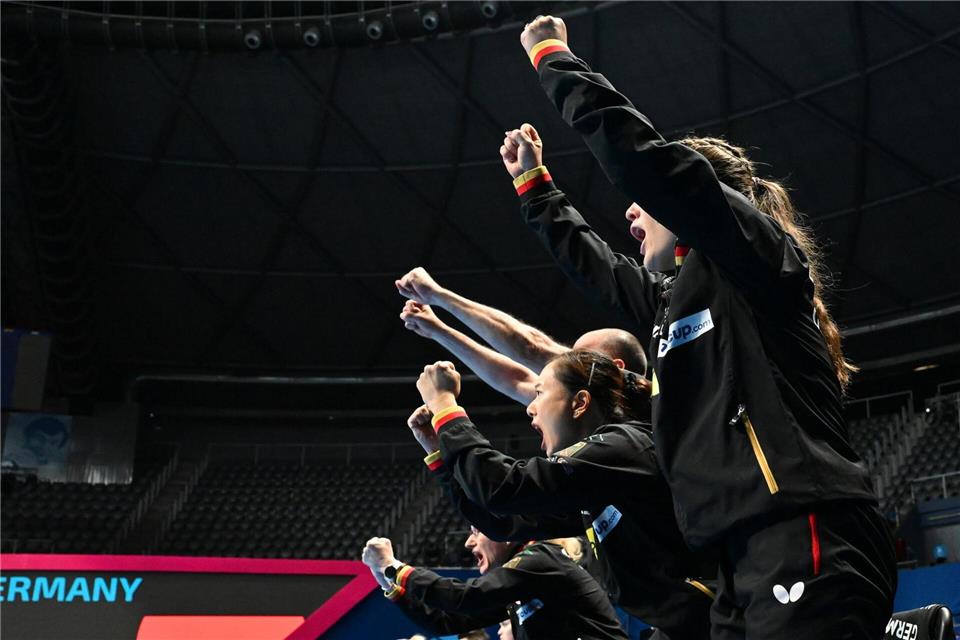 Teamgeist bei der Team-EM: Die deutschen Frauen während des Finales gegen Rumänien. (Archivbild)Manfred Schillings/dpa