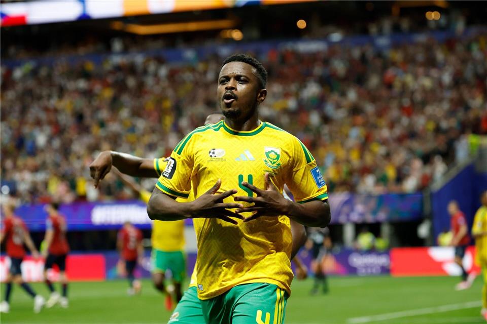 Teboho Mokoena jubelt nach seinem verwandelten Elfmeter.Erik S. Lesser/FR53108 AP/AP/dpa