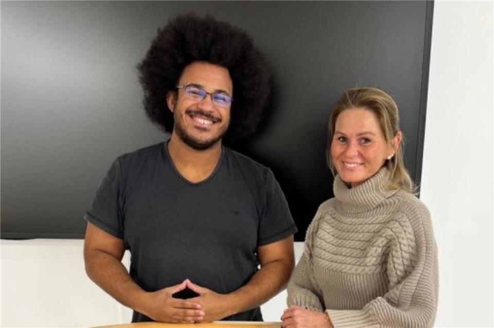 Tech-Provider Darren Ajuzie und Wirtschaftsförderin Natalie Jakubik wollen, dass lokale Wirtschaft und Wissenschaft voneinander profitieren können.