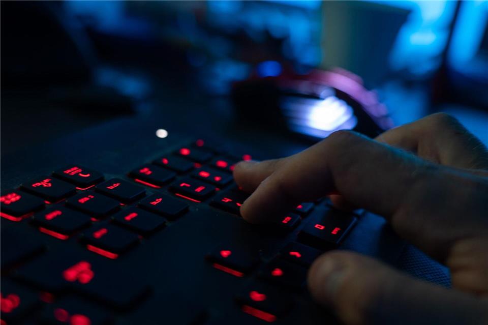 Tech-Unternehmen spielen bereits eine zentrale Rolle beim Vorgehen gegen Online-Kriminalität. (Symbolbild)Nicolas Armer/dpa