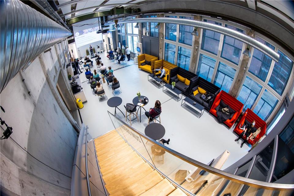 Techfirmen in Deutschland sammeln wieder mehr Geld von Investoren ein.  (Archivbild)Jens Büttner/dpa-Zentralbild/dpa