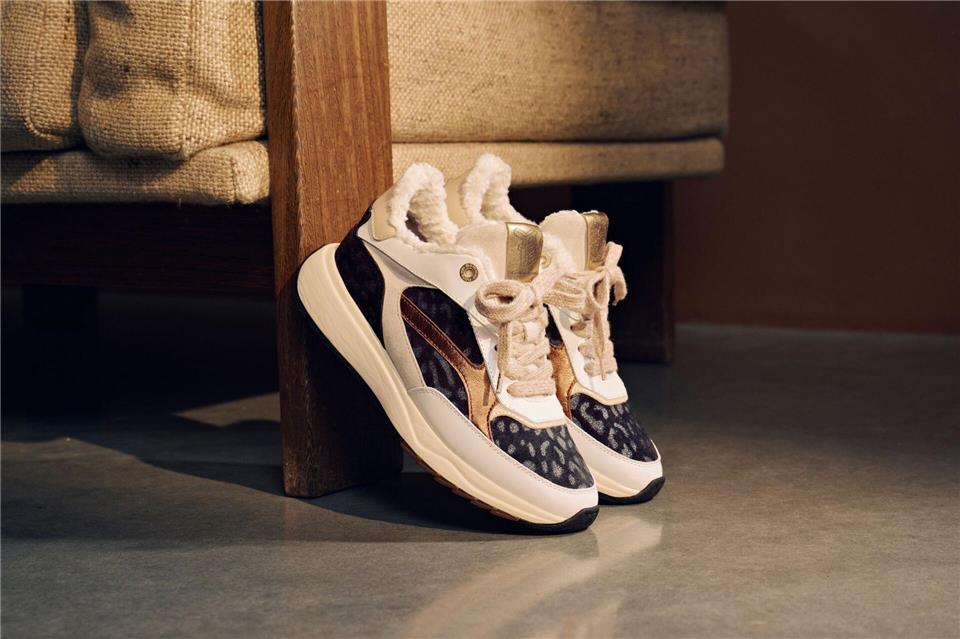 Von Langschaft bis Plateau: Die Schuhtrends der neuen Saison Teddy-Materialien, oft als Applikation oder Futter wie bei den Sneakern von Floris van Bommel, bringen diesen Herbst/Winter eine Portion Wärme an die Füße (ca. 260 Euro).Floris van Bommel/dpa-tmn