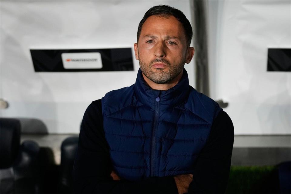 Tedesco sah als Bologna-Trainer die Rote Karte und wurde gesperrt. (Archivbild)Khalil Hamra/AP/dpa