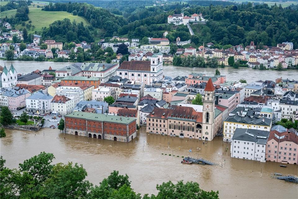 Hochwasser in Süddeutschland bleibt kritisch Teile der Altstadt von Passau sind vom Hochwasser der Donau überflutet.