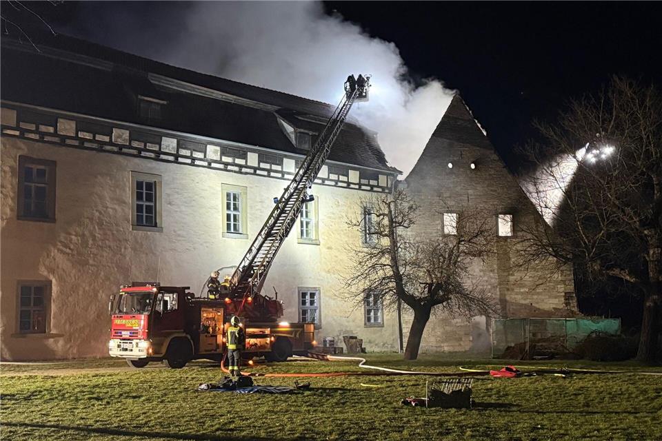 Teile der Runneburg aus dem 12. Jahrhundert sind bei einem Brand in der Nacht zu Donnerstag beschädigt worden. (Archivbild)Silvio Dietzel/dpa-Zentralbild/dpa