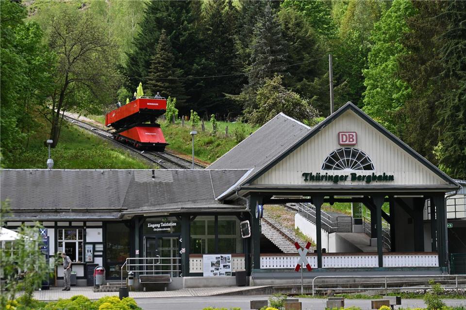 Teile der Steilstrecke der Thüringer Bergbahn werden ab Juli umfassend saniert. Martin Schutt/dpa