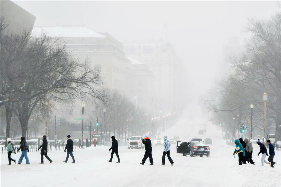 Teile der USA wurden im Januar von Schneestürmen heimgesucht - auf der Südhalbkugel des Planeten sah es jedoch ganz anders aus (Archivbild).Julia Demaree Nikhinson/AP/dpa