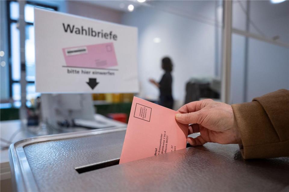 Teilnehmen dürfen deutsche Staatsbürger, die am Wahltag mindestens 16 Jahre alt sind und seit mindestens drei Monaten ihren Hauptwohnsitz in Baden-Württemberg haben.Marijan Murat/dpa