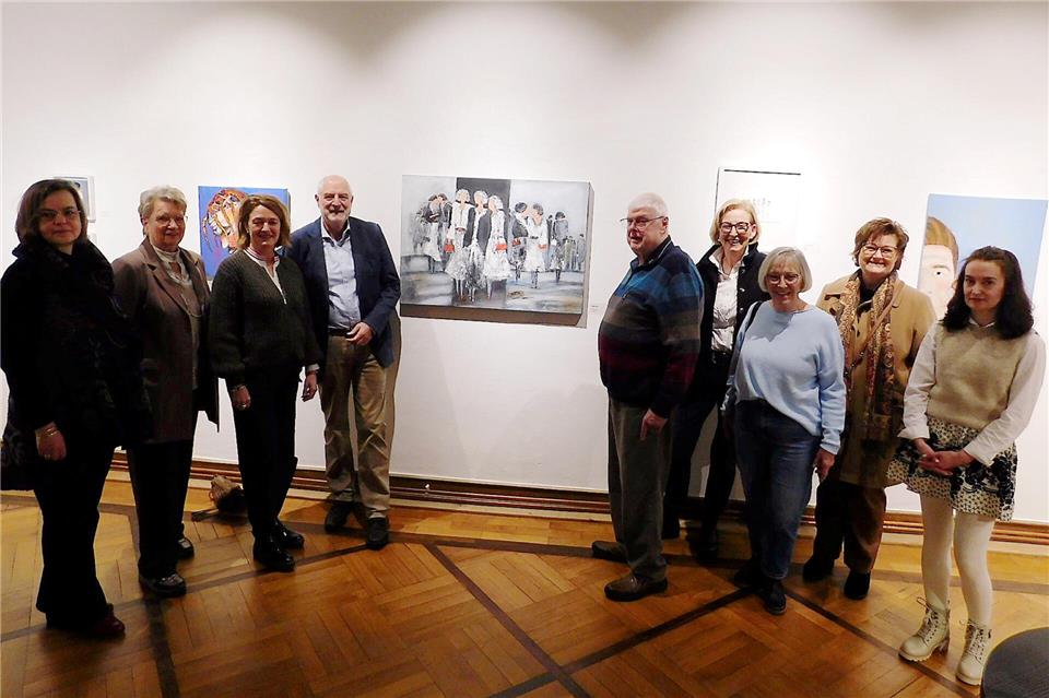 Teilnehmer von Kunstkursen der VHS stellen ihre Werke im Farb aus.