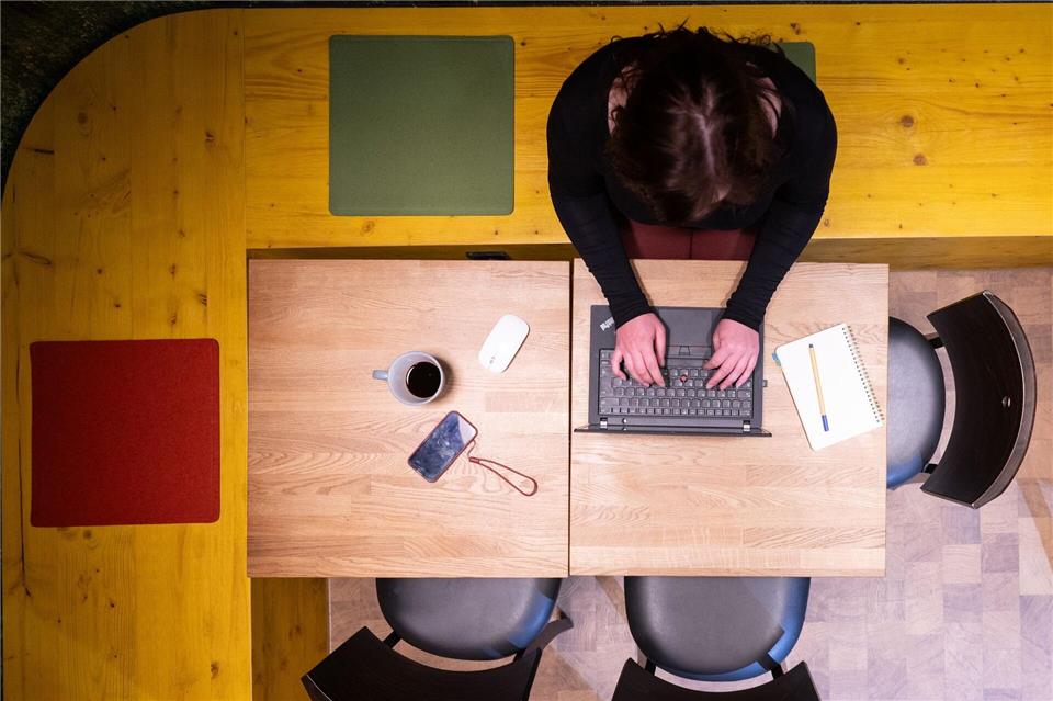 Teilzeit im Home-Office: Für viele Arbeitnehmer ist das Alltag. (Symbolbild)picture alliance/dpa