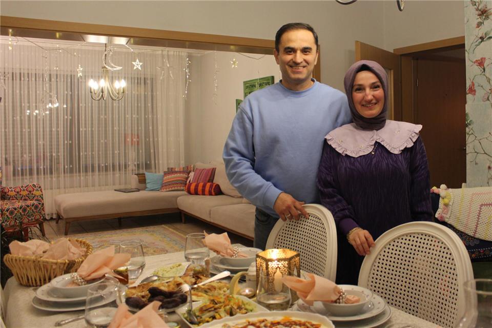 Tekin und Serpil Erginbas freuen sich auf das Fastenbrechen.
