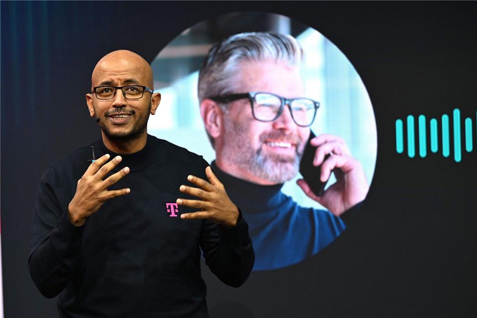 Telekom-Technologievorstand Abdu Mudesir möchte bald loslegen mit dem KI-Assistenten.Wolf von Dewitz/dpa