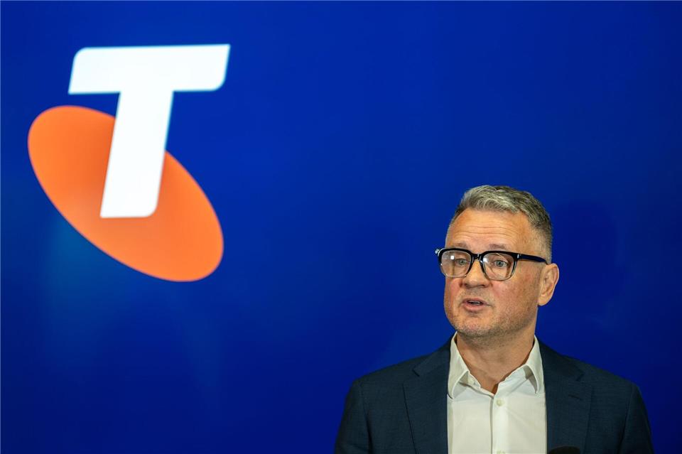 Telstra-Finanzvorstand Michael Ackland entschuldigte sich bei den betroffenen Kunden.Jay Kogler/AAP/dpa