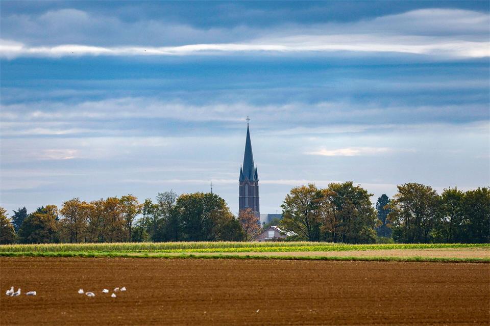 Temperaturen von bis zu 29 Grad erwartet die Menschen in NRW am Dienstag. (Symbolbild)Thomas Banneyer/dpa