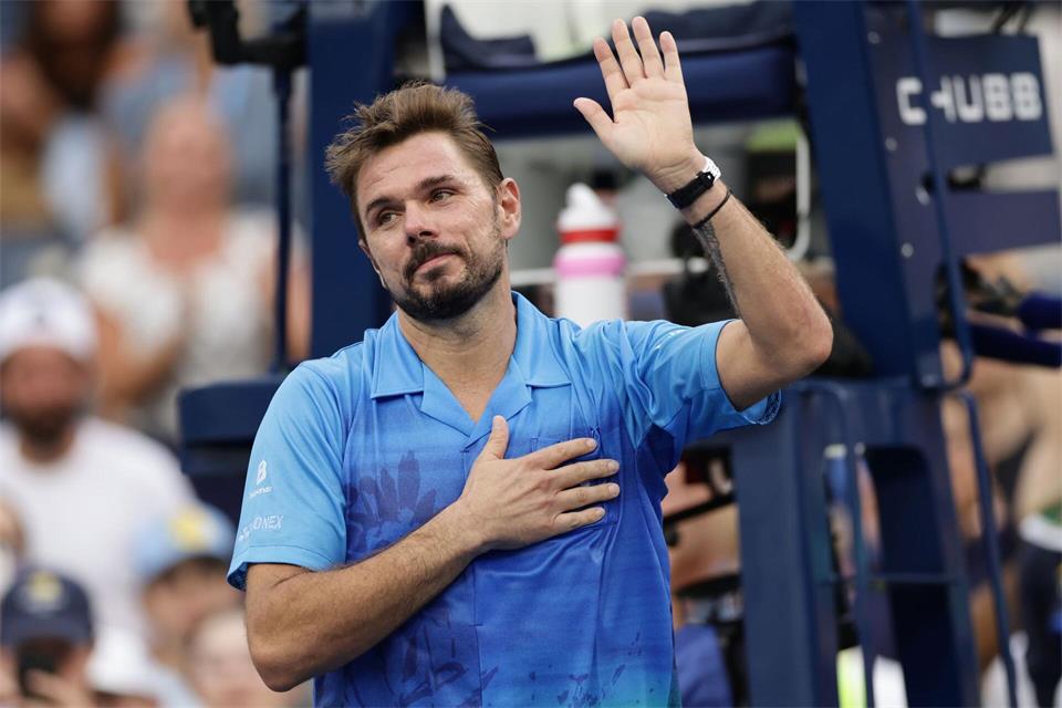 Tennisspieler Stan Wawrinka gestikuliert.Adam Hunger/AP/dpa