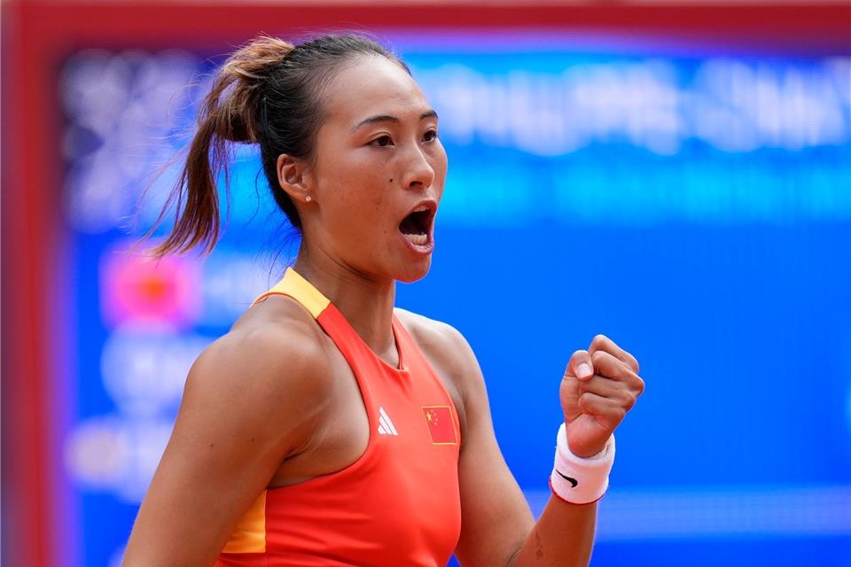 Tennisspielerin Zheng Qinwen gewinnt Olympia-Gold im Damen-Einzel.