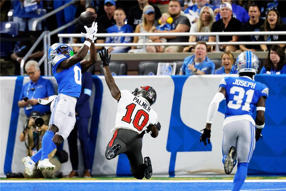 Terrion Arnold (l) von den Detroit Lions ist festgenommen worden. (Archivbild) Duane Burleson/AP/dpa