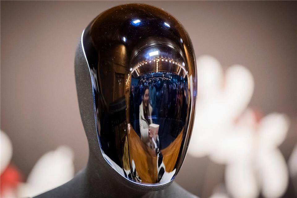 Tesla-Chef Elon Musk sagt vorher, dass es auf der Welt mehr Roboter als Menschen geben werde.Christoph Soeder/dpa