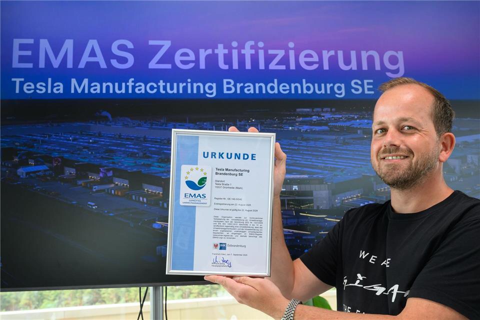 Tesla will Umweltbelastung senken - EU-Umweltsiegel erhalten Tesla-Werksleiter André Thierig hat sich für das Werk in Grünheide mehrere Ziele zur Senkung der Umweltbelastung gesetzt.Patrick Pleul/dpa