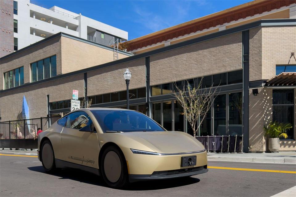 Teslas Cybercab hat weder Lenkrad, noch Pedale. (Archivbild)Andrej Sokolow/dpa