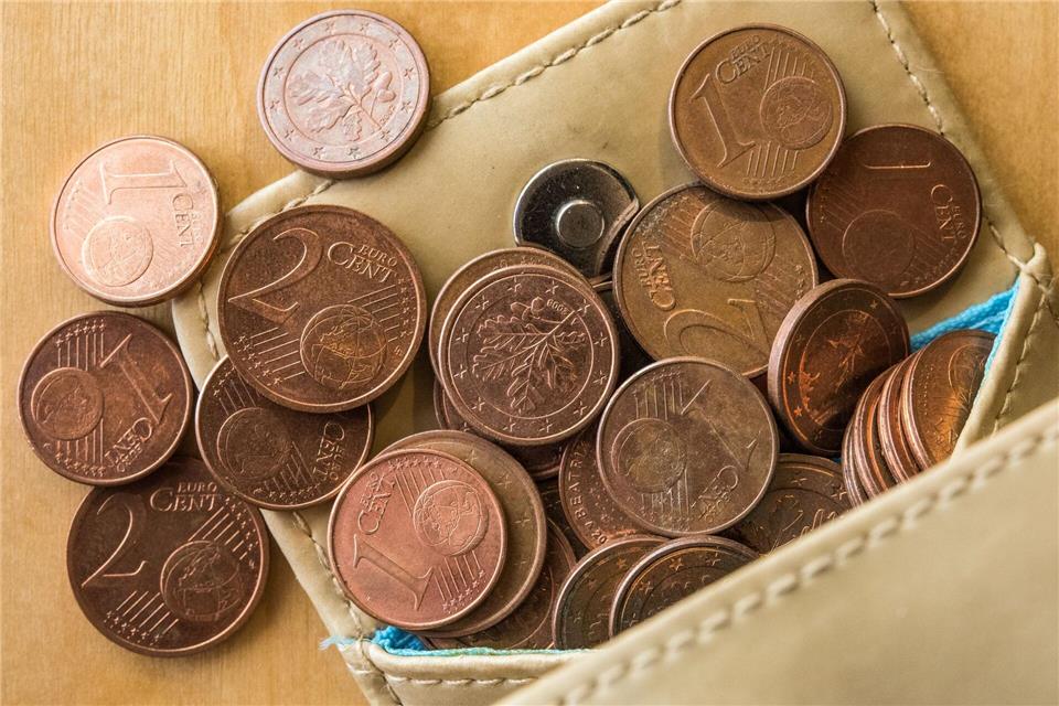 Teuer in der Herstellung, oft verschwunden in Sparschweinen und Sammelbüchsen: Über eine Abschaffung von Ein- und Zwei-Cent-Münzen wird immer wieder diskutiert. (Symbolbild)Patrick Pleul/dpa-Zentralbild/dpa