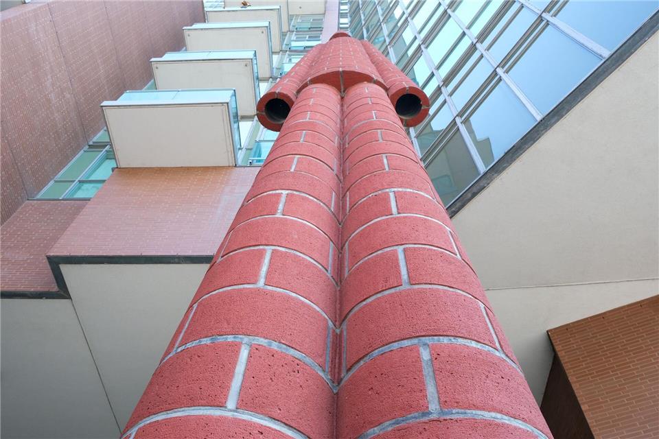 The Brickman: Die Skulptur, die mitten in Toronto steht, entspringt der Feder eines deutschen Künstlerensembles.Christoph Jänsch/dpa-tmn