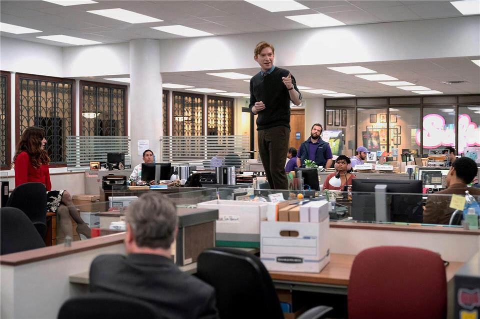 „The Paper“ ist eine Mockumentary, also die Veralberung eines Dokumentarfilms.Aaron Epstein/PEACOCK/Sky/dpa
