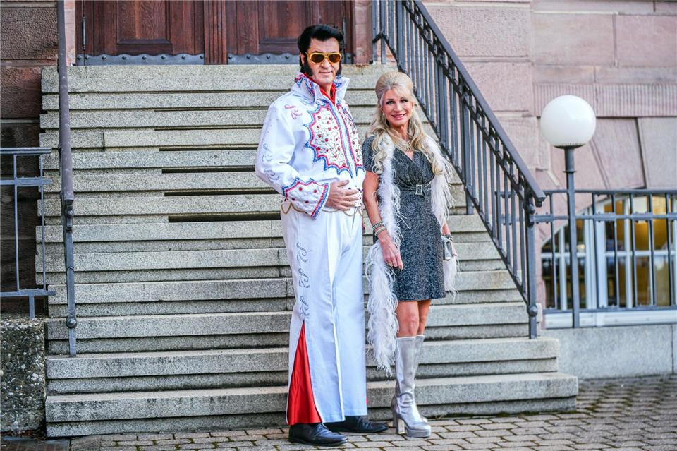 „The king is back“ beschreibt Bayerns Ministerpräsident sein Kostüm für die Franken-Fastnacht.Jason Tschepljakow/dpa