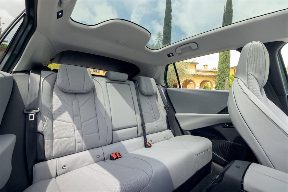 The sky is the limit: Beim Panoramaglasdach hebt DS auch die getönte Beschichtung für gute Wärmeregulierung im Winter und im Sommer hervor.DS Automobiles/dpa-tmn