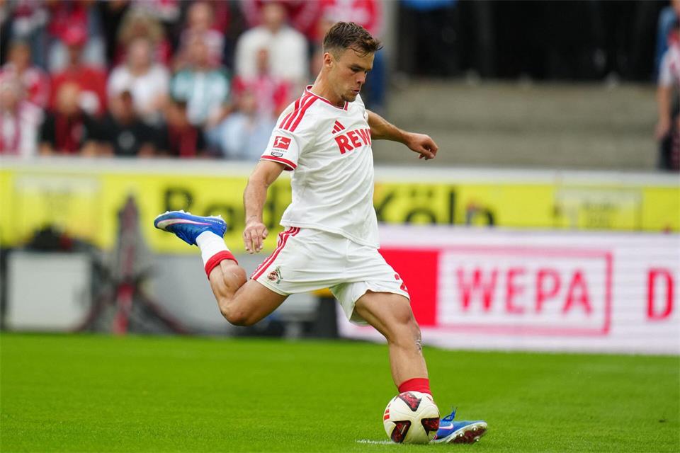 Thijs Dallinga scheiterte mit seinem Elfmeter an Bremens Keeper Karl Hein. Thomas Frey/dpa