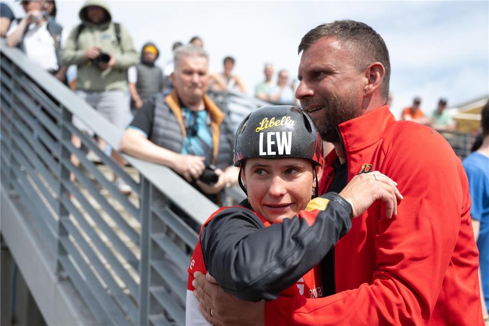 Thomas Apel, hier bei Olympia in Paris mit Tochter Elena Lilik, hat einen neuen Posten. (Archivbild) Hendrik Schmidt/dpa