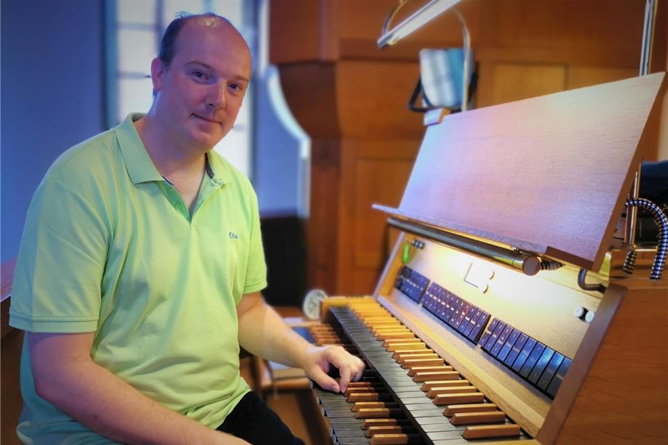 Thomas Harnath lobt die Vorteile, die nach der Sanierung der Orgel entstanden sind.