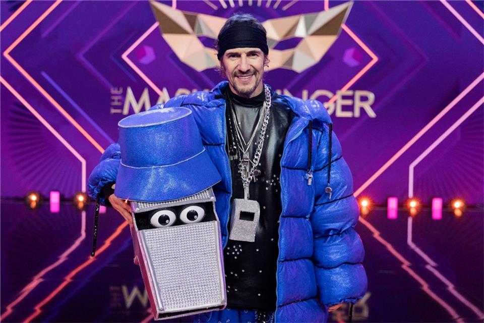 Thomas Hayo, Creative Director, steht als Figur "Die Pfeife" in der Prosieben-Show "The Masked Singer" auf der Bühne.