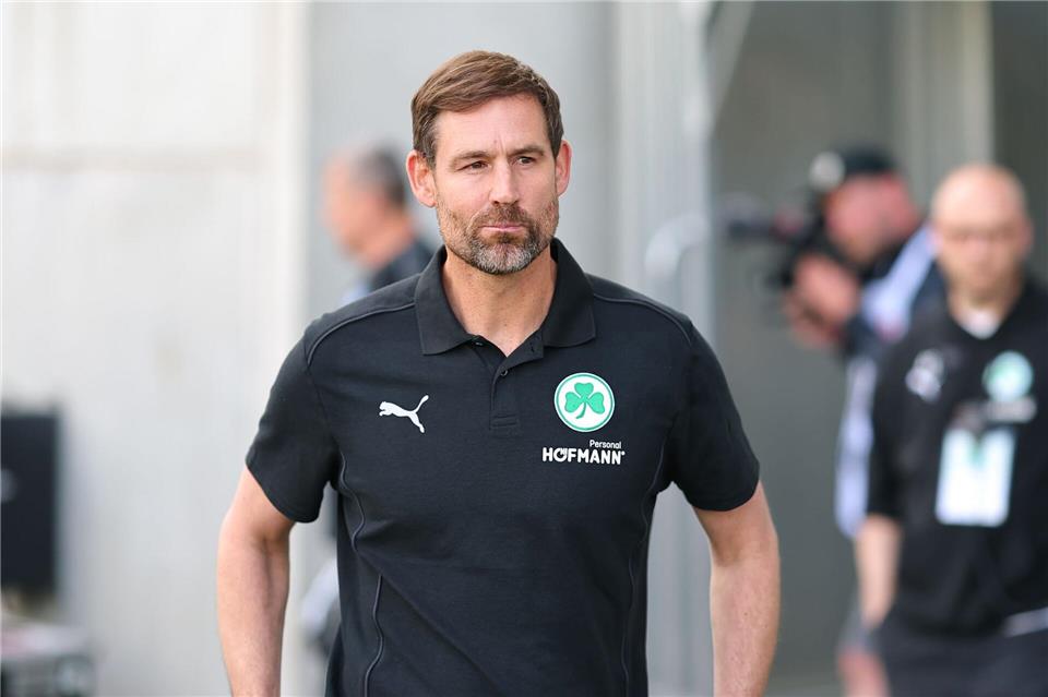 Thomas Kleine startet mit Fürth gegen Dresden in die Saison.Daniel Karmann/dpa