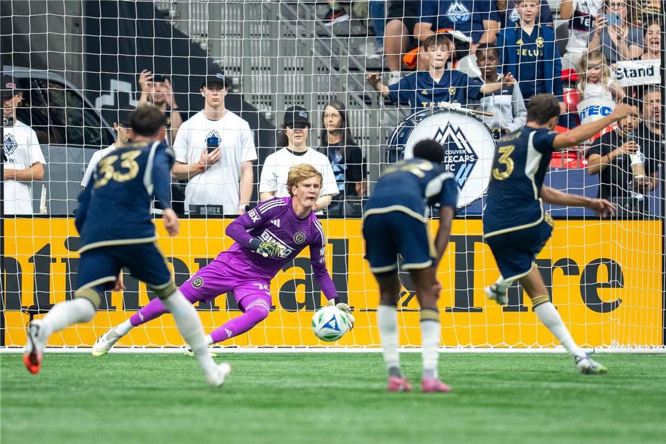 Thomas Müller ist für Vancouver sicher vom Elfmeterpunkt.ETHAN CAIRNS/The Canadian Press/AP/dpa