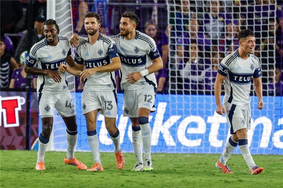 Thomas Müller jubelt mit den Vancouver Whitecaps über seinen Treffer in der Nachspielzeit zum 2:1-Erfolg in Orlando.Kevin Kolczynski/AP/dpa