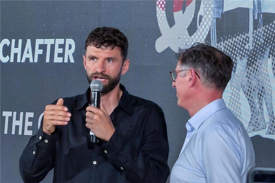 Thomas Müller (l.) im German House of Soccer in New York.Christoph Lother/dpa