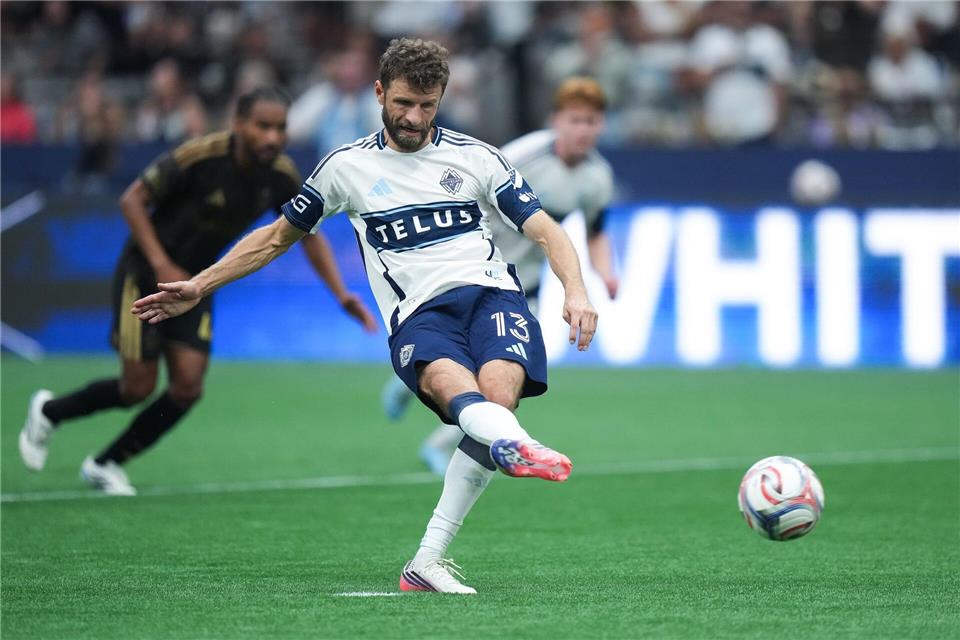 Thomas Müller trifft für Vancouver vom Punkt.DARRYL DYCK/The Canadian Press/AP/dpa