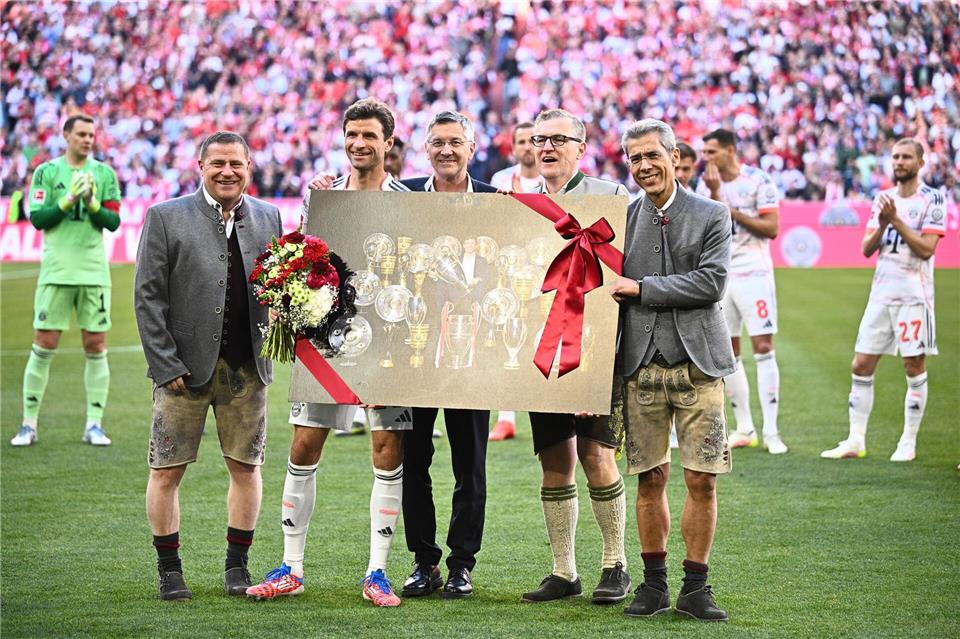 Thomas Müller wird vor seinem letzten Bayern-Heimspiel verabschiedet.Tom Weller/dpa