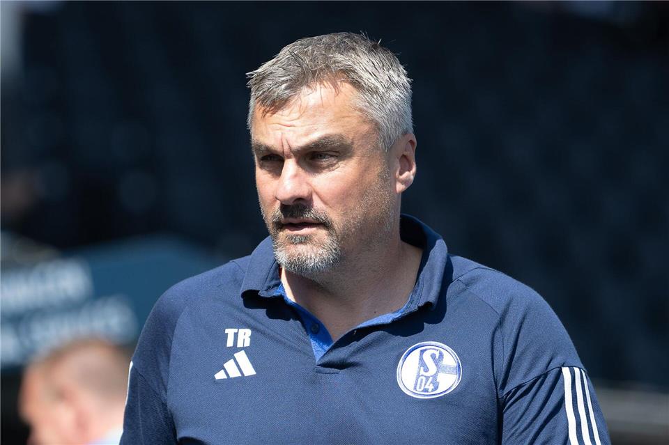 Reis über Schalke: „Trainer auch mal das Vertrauen schenken“ Thomas Reis wünscht sich auf Schalke mehr Geduld mit Trainern.Swen Pförtner/dpa