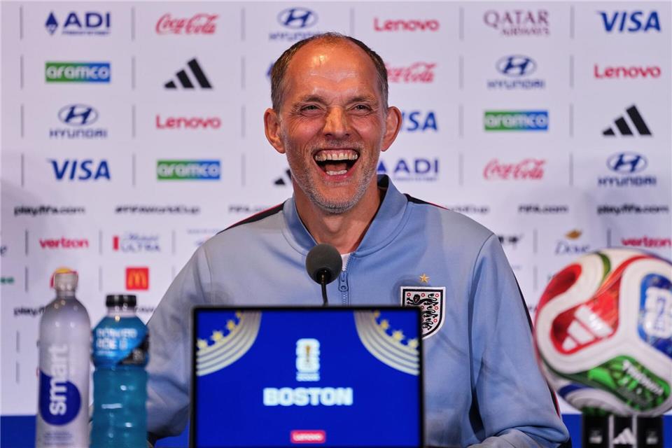 Thomas Tuchel sieht Vor- und Nachteile der Trinkpausen.Martin Meissner/AP/dpa