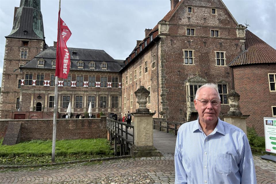 Thomas Willing ist Vorsitzender des Kulturkreises Schloss Raesfeld und freut sich auf die neue Saison.
