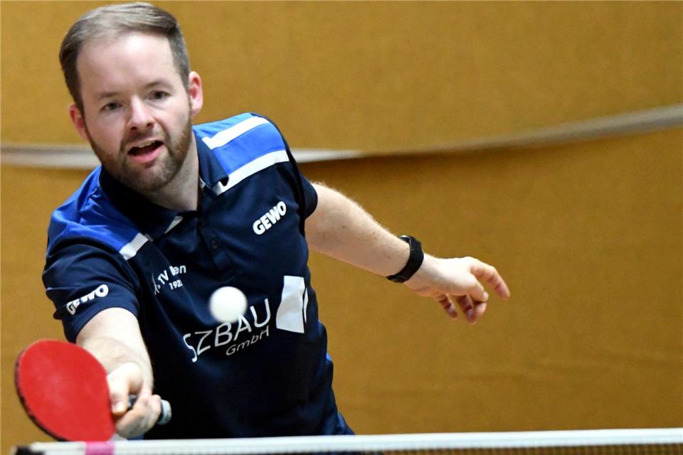 Thorsten Deelmann holte den ersten Einzel-Punkt für den TV Borken im Derby gegen den SC Südlohn und freute sich später über ein 9:6 im Lokalduell.