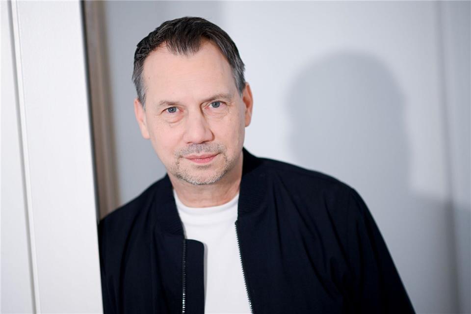 Thriller-Autor Sebastian Fitzek hat eine Gastrolle in „Gute Zeiten, schlechte Zeiten“ bekommen, spielt aber sich selbst. (Archivbild)Britta Pedersen/dpa