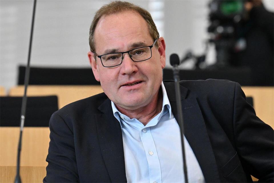 Thüringen bekommt ein neues Energiegesetz. Das kündigte Energieminister Tilo Kummer im Landtag an. (Archivbild)Martin Schutt/dpa