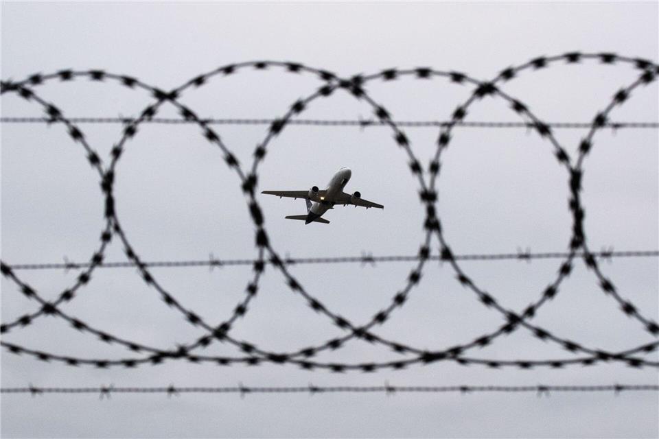 Thüringen macht sich für einen Abschiebestopp in den Iran stark. (Symbolbild)Julian Stratenschulte/dpa